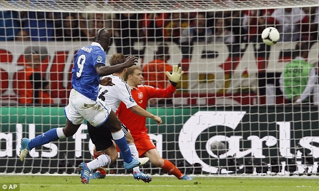 Balotelli tiếp tục tỏa sáng với bàn thắng thứ hai.
